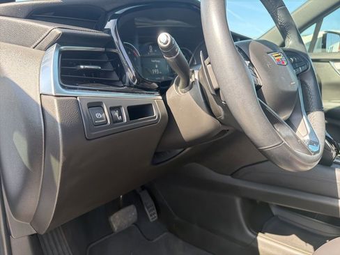 Used 2023 Cadillac XT6 Luxury image 14