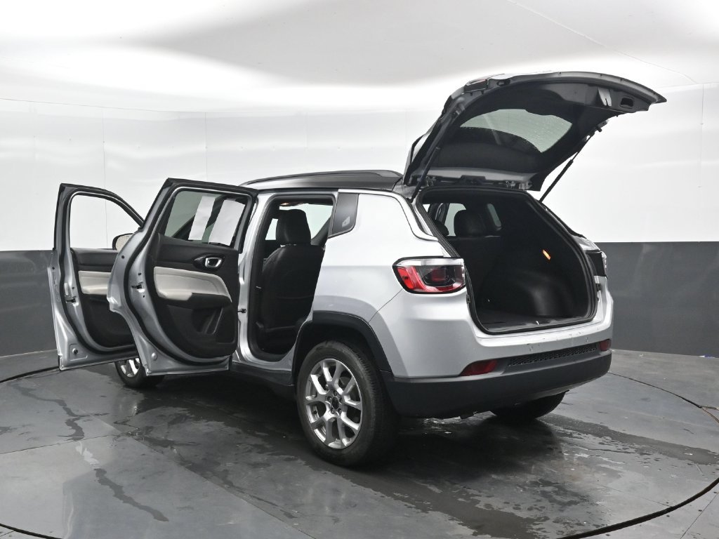Used 2025 Jeep Compass Limited AWD/4WD image 49