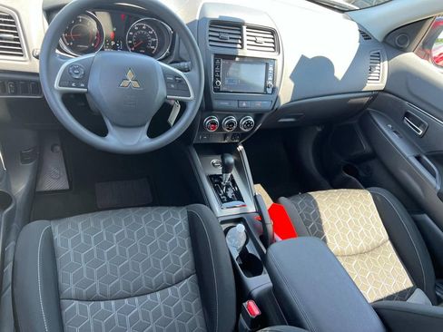 Used 2025 Mitsubishi Outlander Sport SE image 3