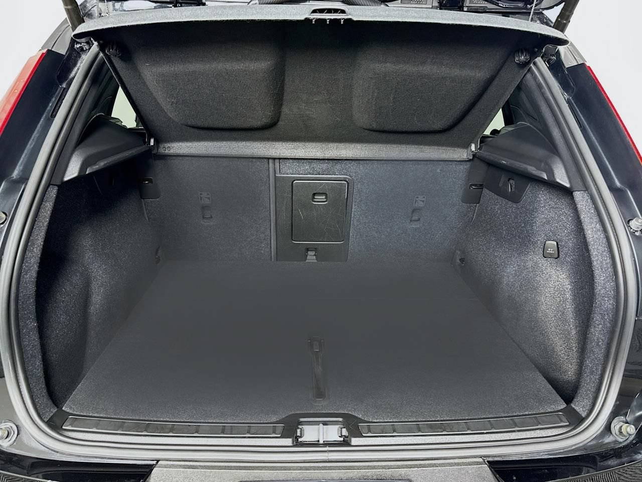 Used 2023 Volvo XC40 Recharge Plus AWD/4WD image 43
