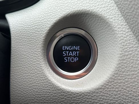 Certified 2022 Toyota Corolla Cross LE image 24