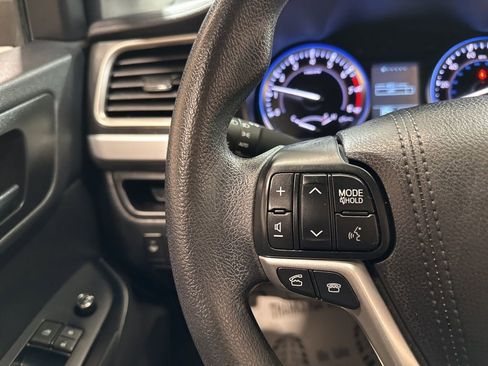 Used 2016 Toyota Highlander LE image 29