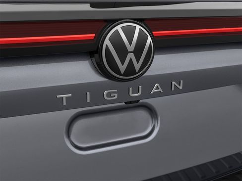Certified 2025 Volkswagen Tiguan SE AWD/4WD image 52