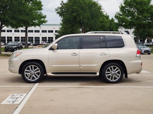 Used 2014 Lexus LX 570 4WD image 3