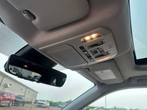 Used 2020 Toyota Highlander XLE AWD/4WD image 19
