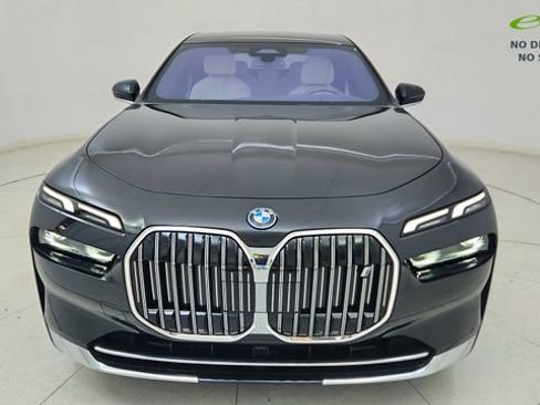 Used 2023 BMW i7 xDrive60 AWD/4WD image 13