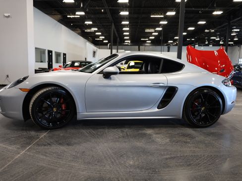 Used 2018 Porsche 718 Cayman S image 9
