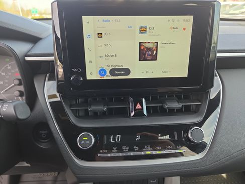 Used 2025 Toyota Corolla Cross AWD Hybrid w/ Moonroof Package image 22