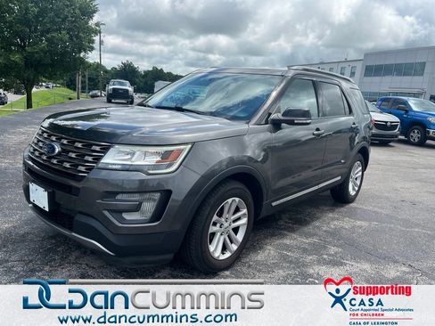 Used 2017 Ford Explorer XLT FWD image 1