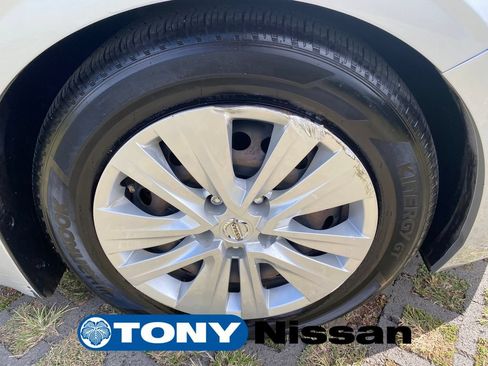 Used 2020 Nissan Sentra S w/ Trunk Package FWD image 9