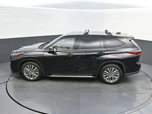 Used 2022 Toyota Highlander Platinum AWD/4WD image 31