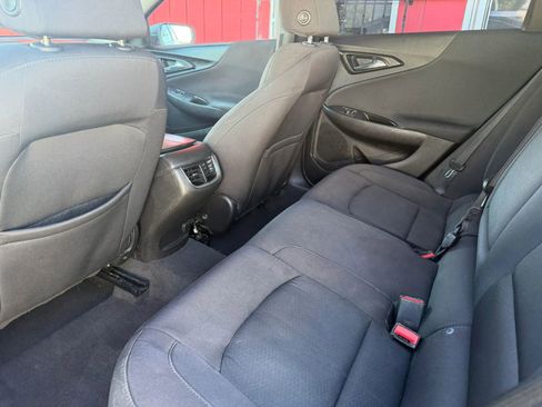 Used 2016 Chevrolet Malibu LT image 4