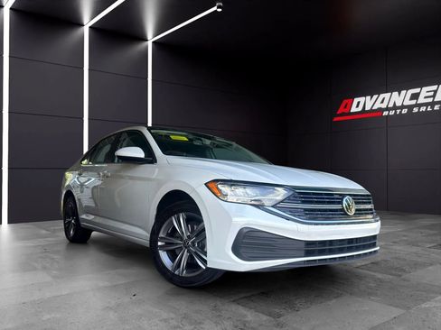 Used 2023 Volkswagen Jetta SE FWD image 4