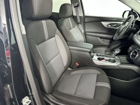 Used 2025 Chevrolet Blazer LT FWD image 4