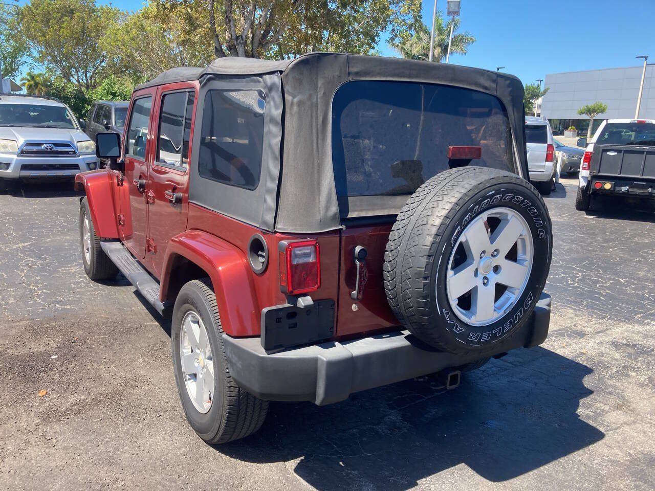 Used 2007 Jeep Wrangler Unlimited Sahara w/ Trailer Tow Group AWD/4WD image 11