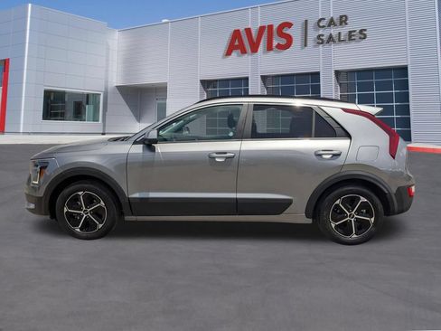 Used 2025 Kia Niro LX FWD image 2