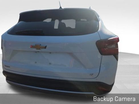 Used 2025 Chevrolet Trax LT w/ LT Convenience Package FWD image 7
