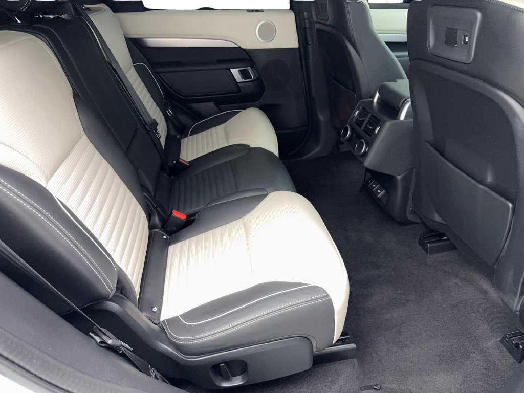 Used 2024 Land Rover Discovery Dynamic SE AWD/4WD image 43