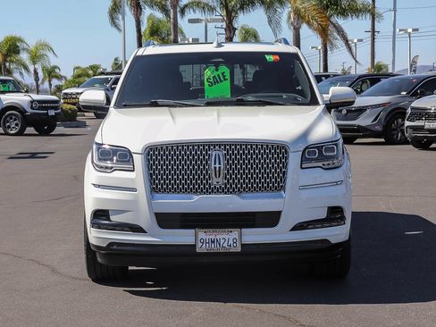 Used 2023 Lincoln Navigator Reserve AWD/4WD image 2