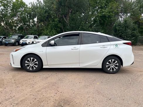 Used 2022 Toyota Prius LE AWD/4WD image 2