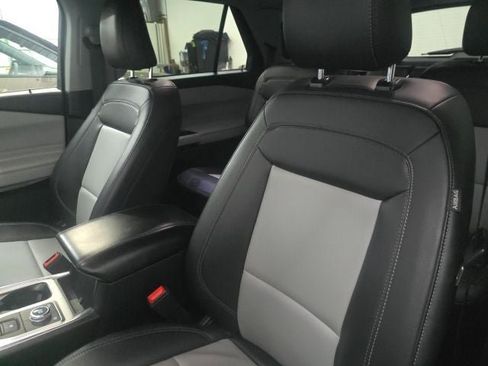 Certified 2023 Ford Explorer XLT w/ Equipment Group 202A AWD/4WD image 17