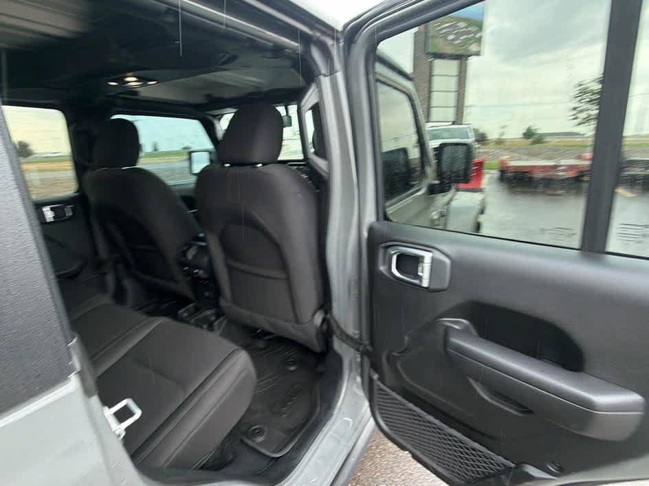 Used 2023 Jeep Gladiator Sport AWD/4WD image 24