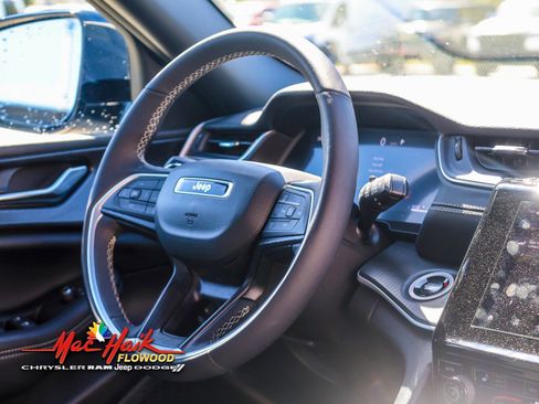 Used 2025 Jeep Grand Cherokee L Altitude image 13