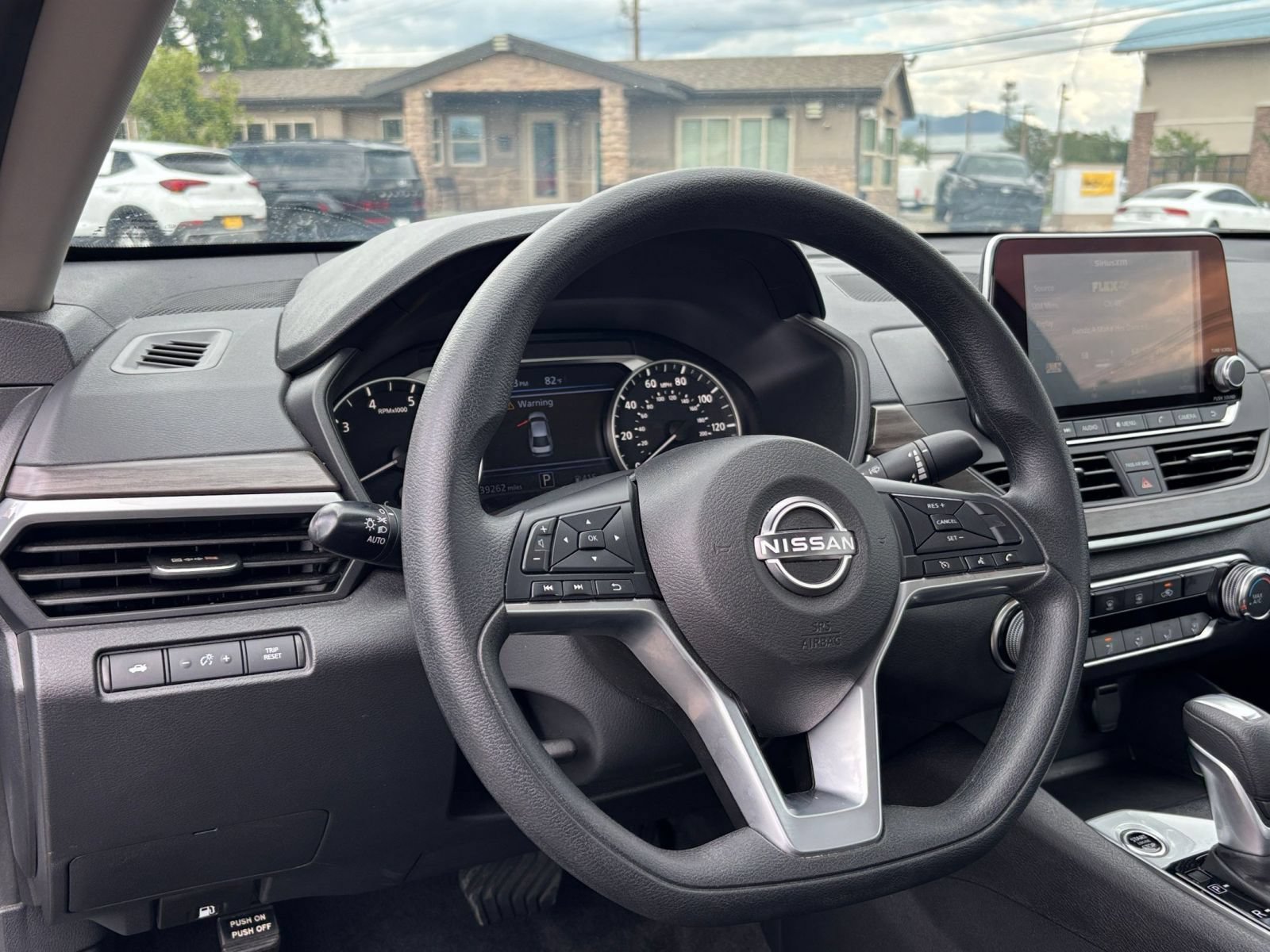 Used 2025 Nissan Altima 2.5 SV FWD image 34
