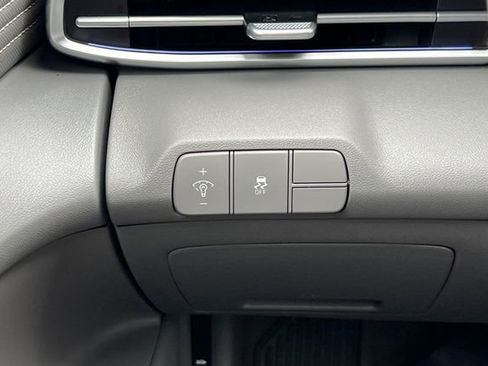 Used 2025 Hyundai Elantra SEL FWD image 40