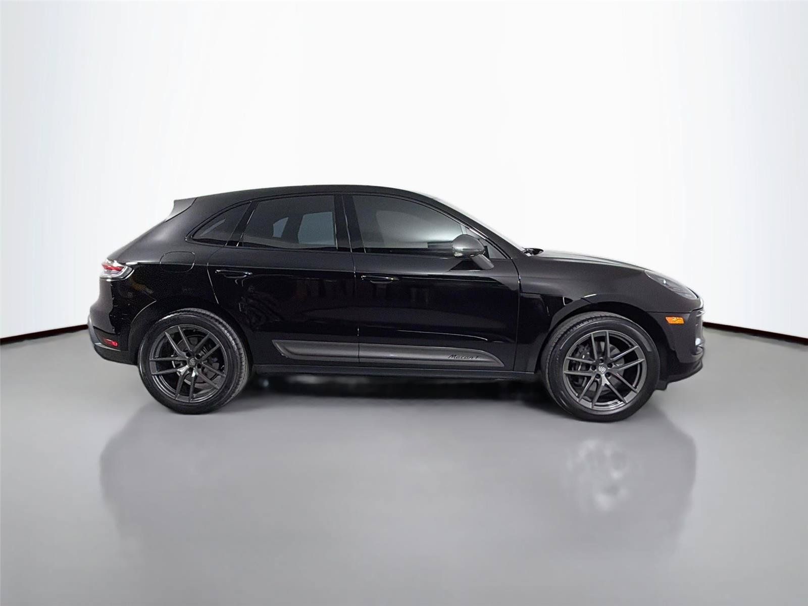 Certified 2024 Porsche Macan Turbo AWD/4WD image 8