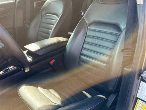 Used 2018 Ford Fusion SE w/ Fusion SE Technology Package FWD image 22