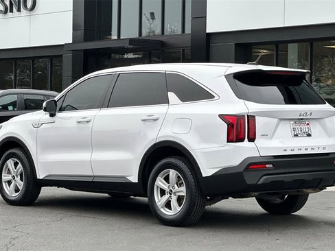Used 2022 Kia Sorento LX image 8