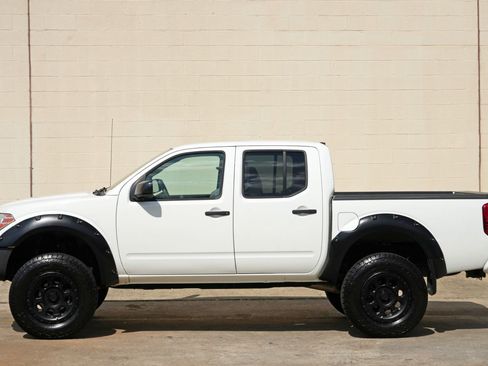 Used 2018 Nissan Frontier S AWD/4WD image 40