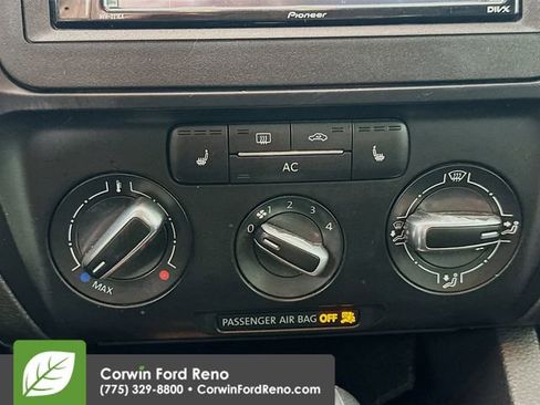 Used 2011 Volkswagen Jetta SE FWD image 14