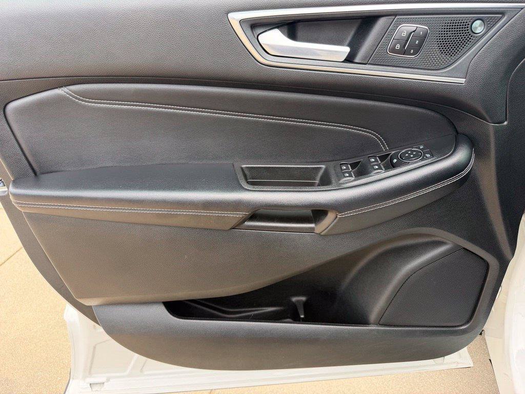 Used 2023 Ford Edge Titanium AWD/4WD image 12