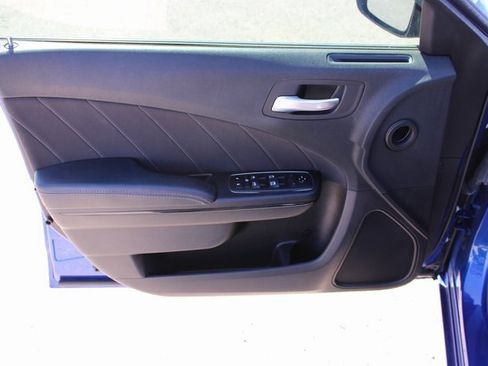 Used 2020 Dodge Charger SXT w/ Blacktop Package image 12