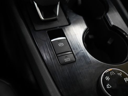 Used 2024 Nissan Rogue SV w/ SV Premium Package image 24