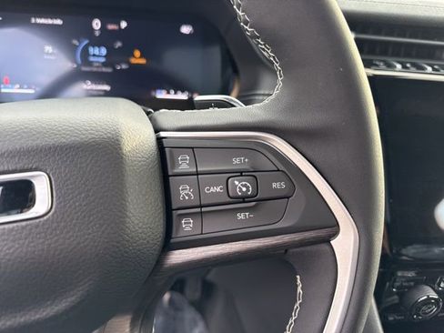 Used 2024 Jeep Grand Cherokee Limited w/ Luxury Tech Group II image 28