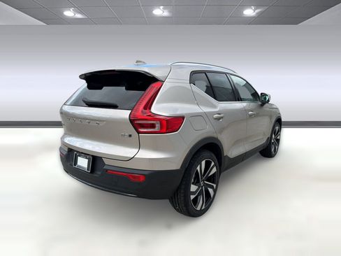 Certified 2023 Volvo XC40 B5 Plus w/ Protection Package Premier AWD/4WD image 9