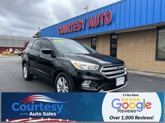 Used 2017 Ford Escape SE image 1