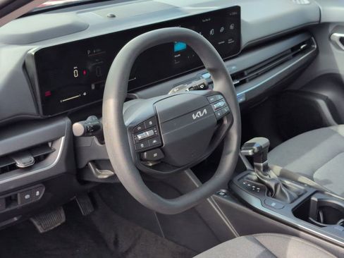 Used 2025 Kia K4 LXS image 15