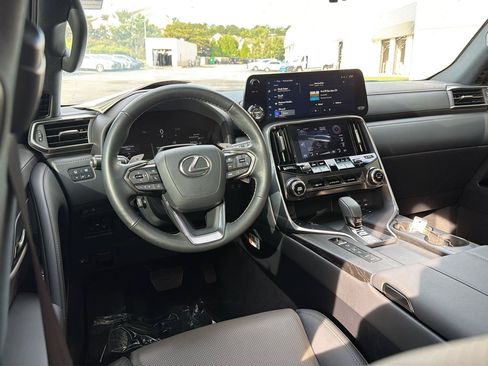 Certified 2025 Lexus LX 700h Overtrail AWD/4WD image 19