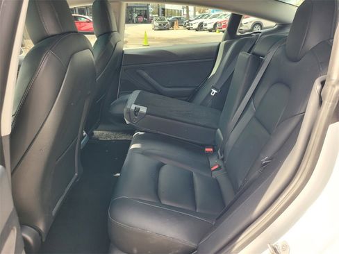 Used 2020 Tesla Model 3 Standard Range image 4