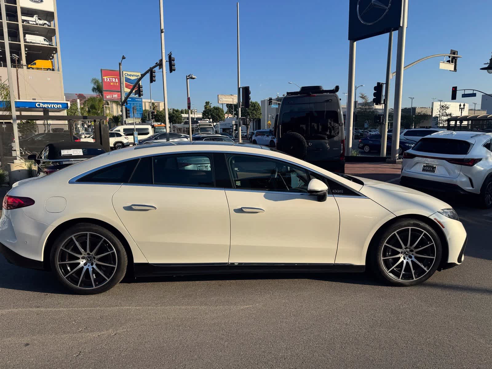 Used 2023 Mercedes-Benz EQS 580 4MATIC Sedan image 4