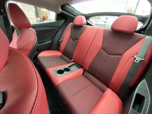 Used 2012 Hyundai Veloster w/ Style Pkg FWD image 10