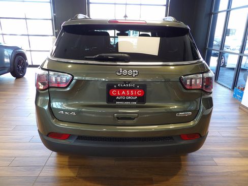Used 2018 Jeep Compass Latitude w/ Cold Weather Group AWD/4WD image 7