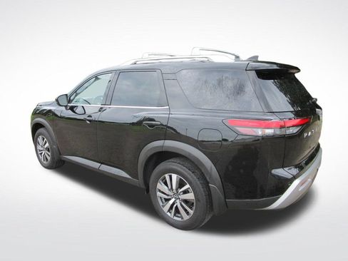 Used 2024 Nissan Pathfinder SL FWD image 4
