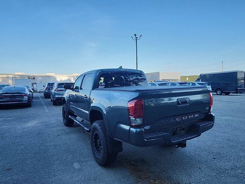 Used 2017 Toyota Tacoma TRD Sport w/ Premium & Technology Package AWD/4WD image 3