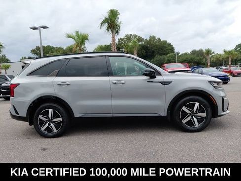 Certified 2022 Kia Sorento EX w/ Panoramic Sunroof Package FWD image 4
