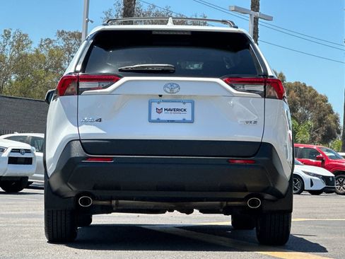 Used 2022 Toyota RAV4 XLE w/ Convenience Package FWD image 4